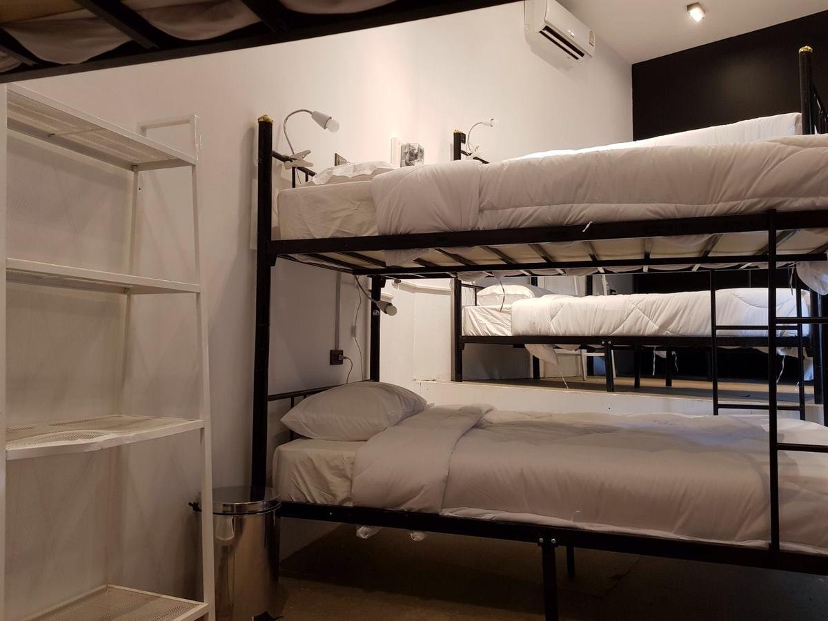 Paradise Beach Backpackers Hostel Patong Bagian luar foto