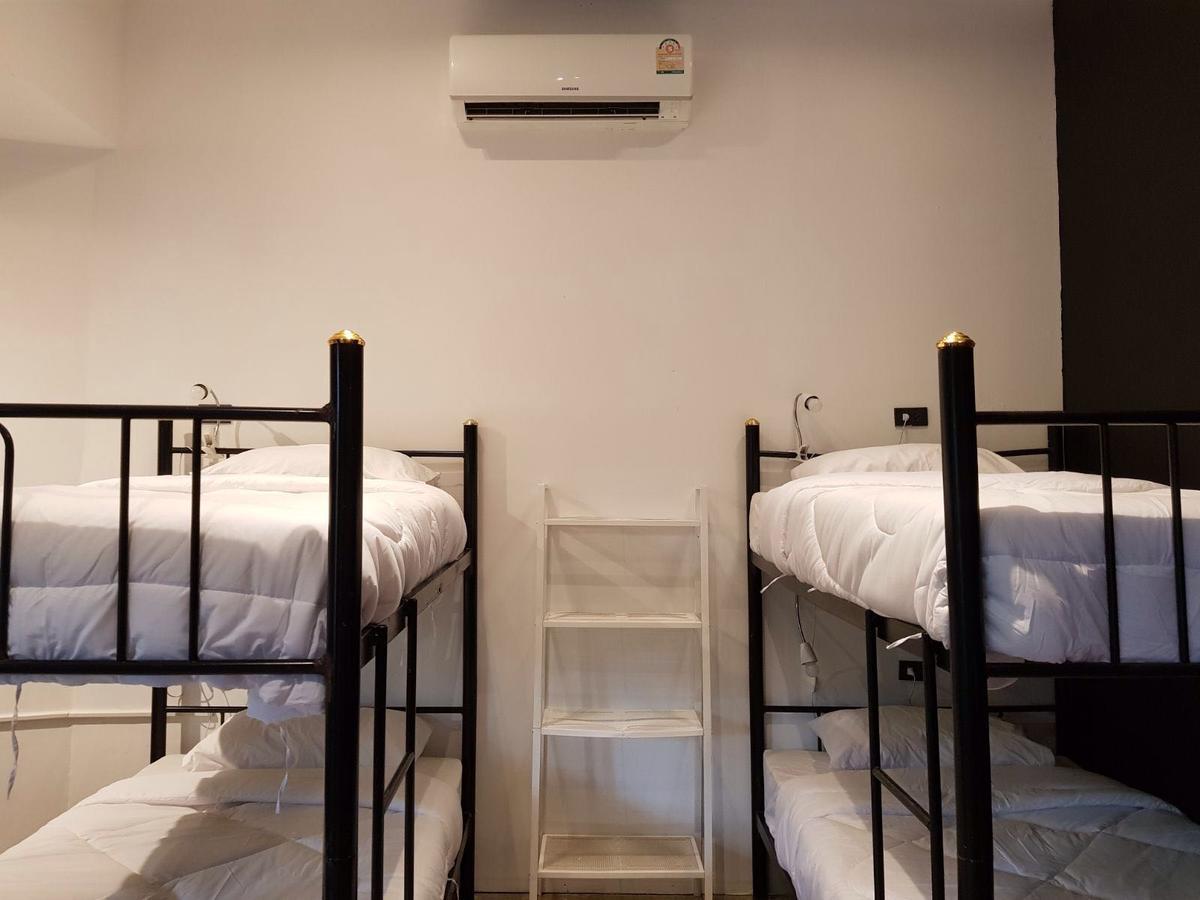 Paradise Beach Backpackers Hostel Patong Bagian luar foto