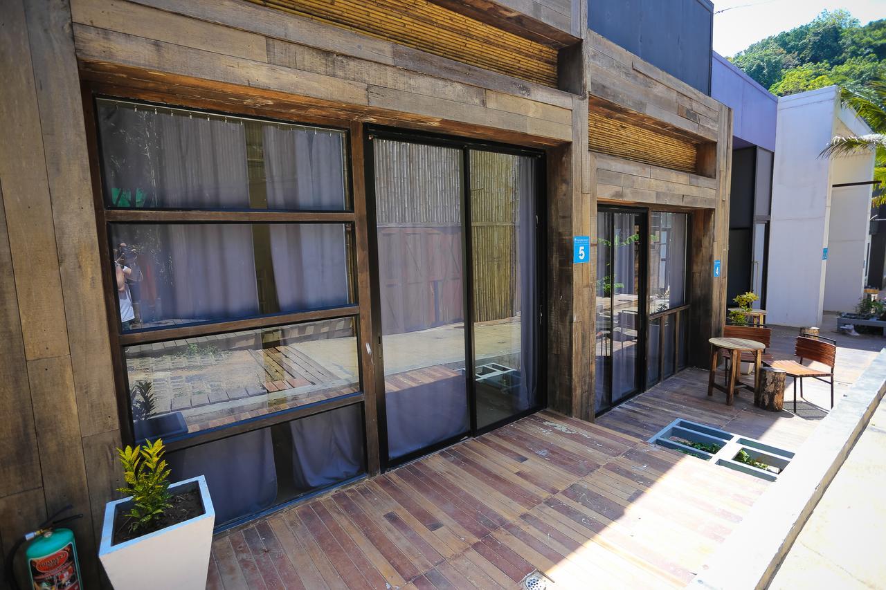 Paradise Beach Backpackers Hostel Patong Bagian luar foto