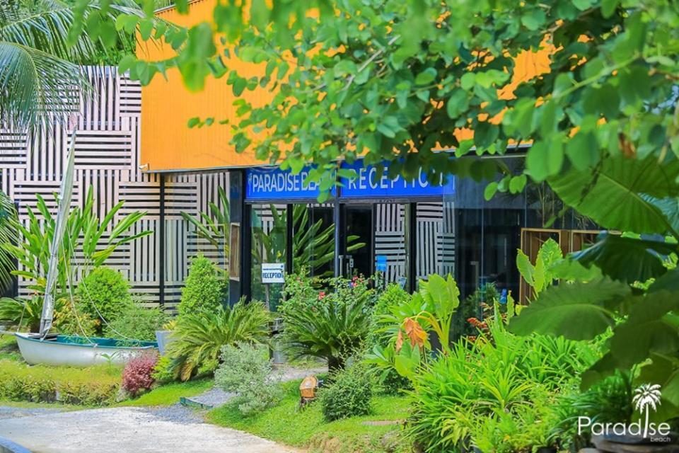 Paradise Beach Backpackers Hostel Patong Bagian luar foto