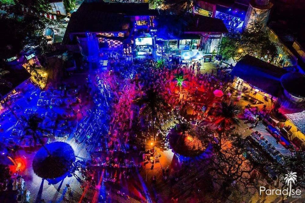 Paradise Beach Backpackers Hostel Patong Bagian luar foto